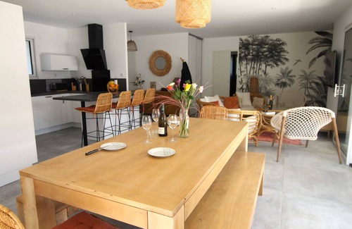 Saint-Vincent-sur-Jard Villa | Villa Les Cycas, perfect holiday accomodation for 8, with heated pool