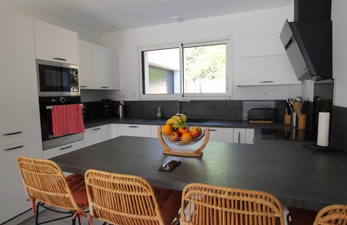 Saint-Vincent-sur-Jard Villa | Villa Les Cycas, perfect holiday accomodation for 8, with heated pool