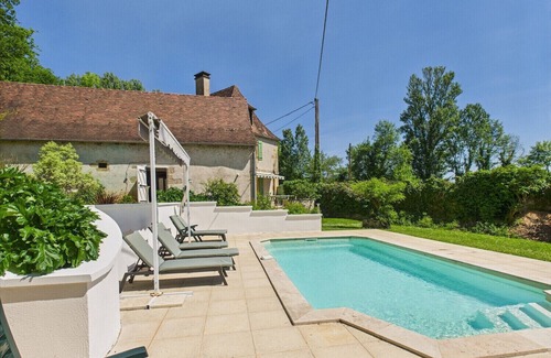 Thonac Ski Chalet | Villa “Le Roc” for 10, garden and swimming pool