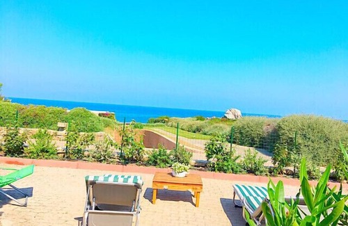 Portobello Villa | Villa le tortorelle 20 m. from the beach, with a garden of 850 sq m.