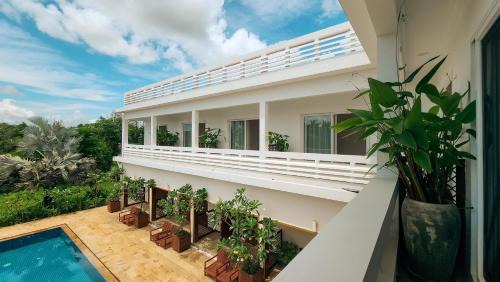 Siem Reap Villa | Villa Leakhena - Private Luxury Colonial Style 12 Bedrooms Pool Villa