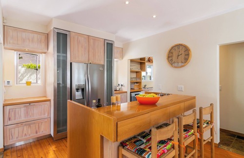 Knysna Villa | Villa Leisure, Leisure Isle, steps from Knysna Lagoon. Private pool, sleeps 6 nn