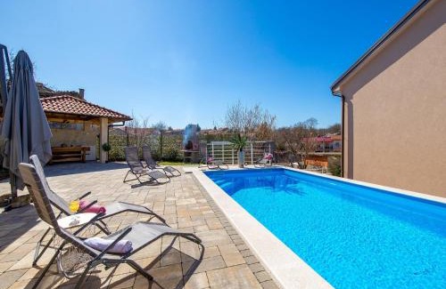 Lipa Villa | Villa Lemily