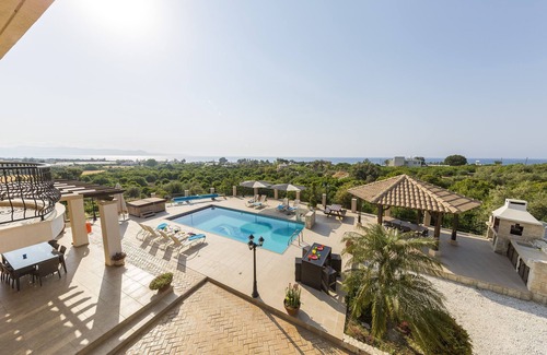 Argaka Villa | Villa Leni - Luxurious 4 Bed, 3 Bath Villa with Private Heated Pool, Hot Tub & Stunning Views