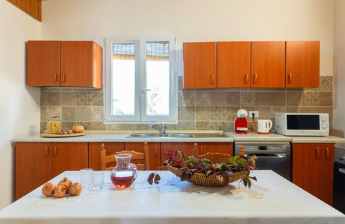 Ferla Villa | Villa Lenzo, an oasis of peace on the Anapo Valley.