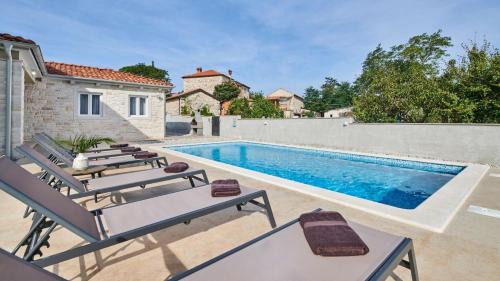 Fiorini House | Villa Leon by Villas Holiday