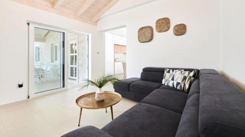 Fiorini House | Villa Leon by Villas Holiday