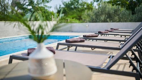 Fiorini House | Villa Leon by Villas Holiday