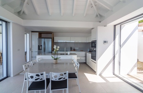 Lurin Villa | Villa Les Grenadines (3 bedrooms)