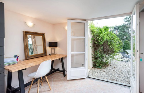 Ecully Villa | Villa les Roses - House with swimming pool and garden
