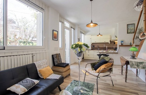 Viviers-du-Lac House | Villa LES Sources - LE Viviers-du-lac