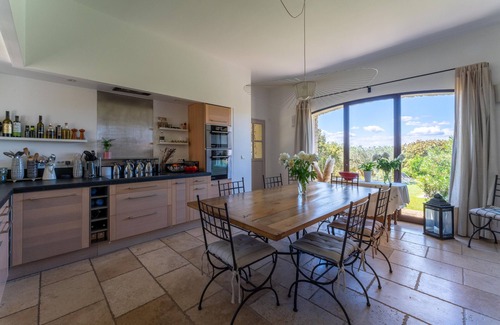 Gordes Villa | Villa 'Les Terrasses De Gordes' with Private Pool & Wi-Fi