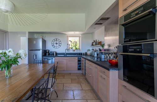 Gordes Villa | Villa 'Les Terrasses De Gordes' with Private Pool & Wi-Fi