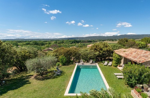 Gordes Villa | Villa 'Les Terrasses De Gordes' with Private Pool & Wi-Fi