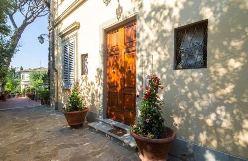Oltrarno House | Villa Lia - Apartment in Villa with private garden and Pool