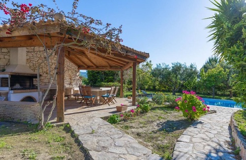 Neromilos Villa | Villa Lilly - Six Bedroom Villa, Sleeps 12