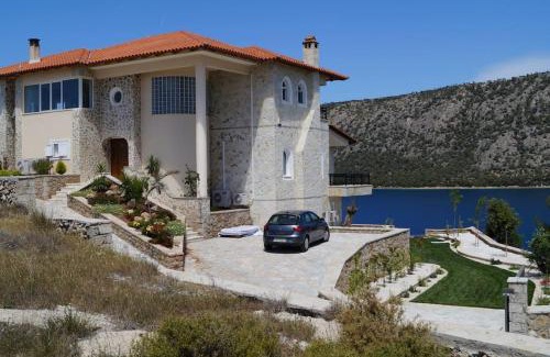 Limni Vouliagmenis Villa | Villa Limni