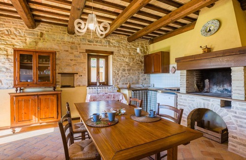 San Lorenzo in Campo Villa | Villa Linda with splendid view and swimming pool in the Marche countryside, 30 minutes from the sea