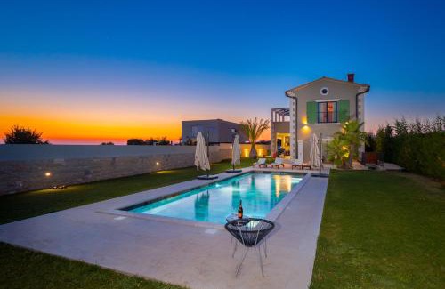 Kanfanar Villa | Villa Linnelle seaview- Rovinj, heated pool
