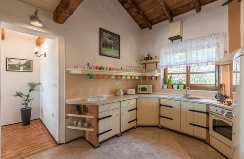 Heki Villa | Villa Lipica with Private Pool and Jacuzzi