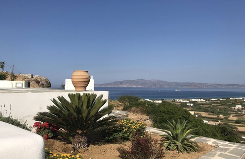 Maragas Villa | Villa Lithari: enjoy magnificent views and your own private pool (Plaka/Orkos)