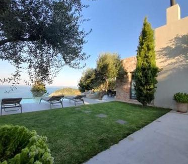 Vromolimnos Villa | Villa Lithos