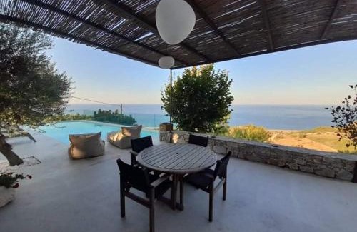 Vromolimnos Villa | Villa Lithos
