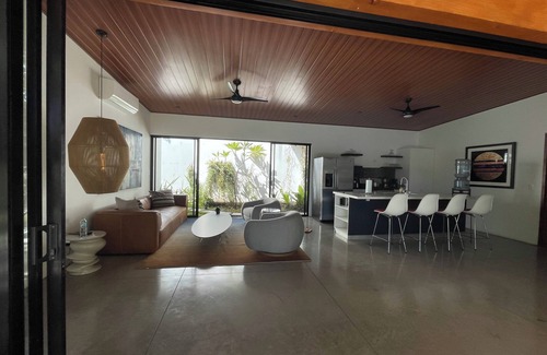 La Libertad House | Villa Los Padrinos - The Compound