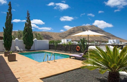 Yaiza Villa | Villa Longa: Large Heated Private Pool, A/C, WiFi, Eco-Friendly