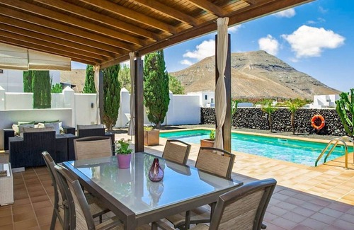 Yaiza Villa | Villa Longa: Large Heated Private Pool, A/C, WiFi, Eco-Friendly