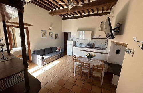 Castel d'Arno Villa | Villa Loredana: A characteristic and welcoming three-story age-old farm house surrounded by the greenery, with Free WI-FI.