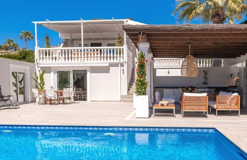 El Tesoro Villa | Villa Lorenza - Chill, grill and swim