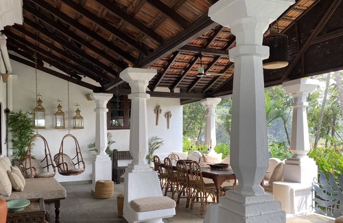 Parra Villa | VILLA LOU GOA Exclusive use Old Portuguese House 1903 with Pool