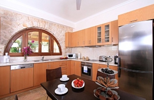 Kassiopi Villa | Villa Loukas (3 Bedroom, Sleeps 6)