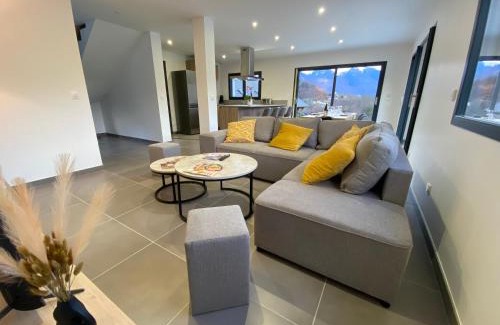 Mercury House | Villa Lounge