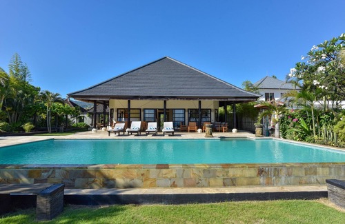 Banjartegehe Villa | Villa Lovina Beach 1 - Luxury Beachfront Villa In North Bali