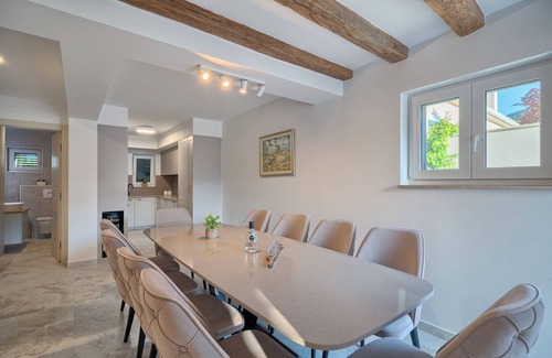 Trnbusi Villa | Villa Lovorika - Padel, Cageball, Basketball & Heated Pool