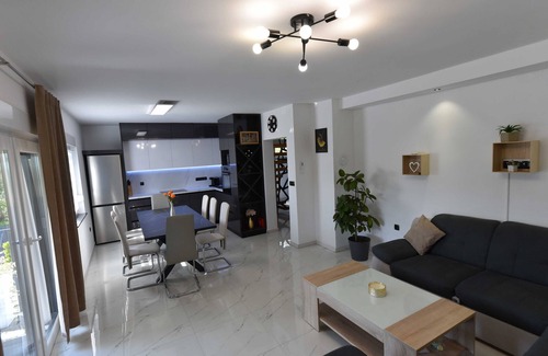 Ludbreg Villa | Villa Luana 4-bedroom house in lovely Vinogradi Ludbreški with pool