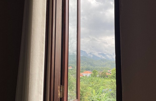 Luang Prabang Villa | Villa Luang Prabang, entire place w/Garden, ideal for Groups/Families up to 8Pax