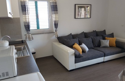 Cesarica Apartment | Villa Luce Apartments with sea view, beach holiday, diving, hiking .