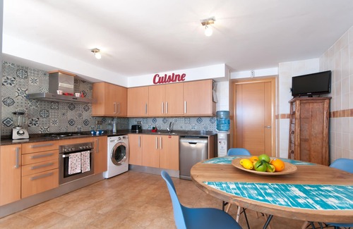 Cervello Villa | Villa Lucrezia Barcelona :) Breakfast Included :)