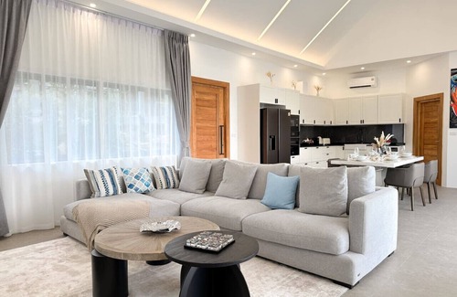 Lamai House | Villa Lulu–Chic 2BR Seaview Retreat w/Private Pool