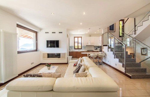 Naggio Villa | Villa Lumbini, Plesio, Italy