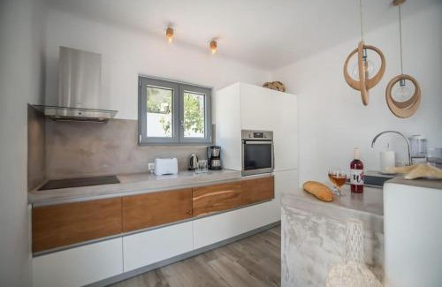 Stelida Villa | Villa Luna Bianca, located in Stelida Naxos area.