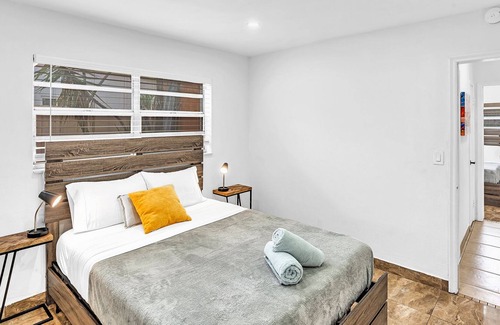 Driftwood Villa | VILLA LUNA- Heated pool 5 minutes to hard rock casino