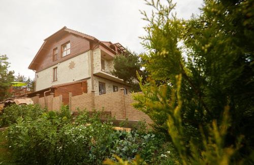 Smizany Bed & Breakfast | Villa LUPU
