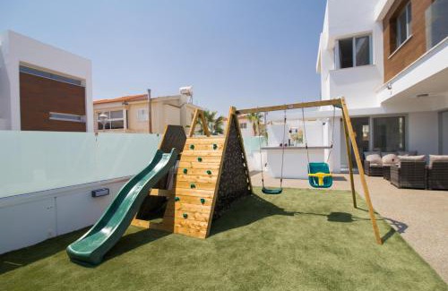 Ayia Thekla House | Villa Lynn Boutique Beachfront