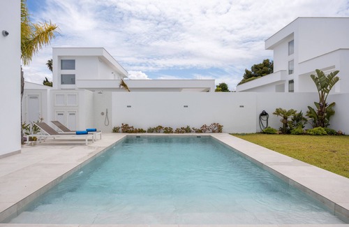 Poblado Sancti Petri Villa | Villa 'Miami' with Lake View, Wi-Fi and Air Conditioning