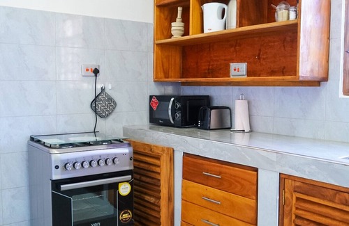 Msambweni Villa | Villa m. Pool, Tropischen Garten & ca 7 Minuten zum Herrlichen Weißen Sandstrand