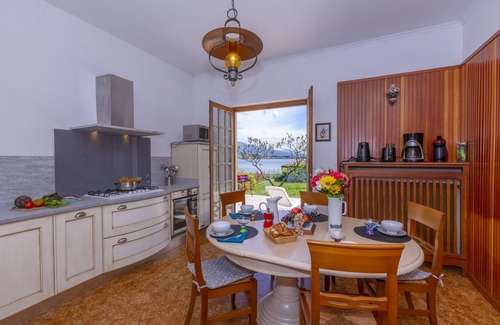 Cadrezzate Villa | Villa Martine Au Bord Du Lac, Cadrezzate con Osmate, Italy